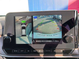 アラウンドビューモニターが装備されてるから、駐車場での車庫入れや、狭い道での走行もカメラで確認が出来るので安心。