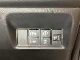 ハンドルの右側にはヘットライトリベライザーとHondaセンシング用のメインスイッチがついています。ヘッドライトリベライザーは道路状況や積荷の加重に応じてライトの高さを調節できます。