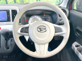 インテリアに合わせたデザインのステアリングは、運転される方のことも考え、運転しやすい形状、大きさです。是非一度、実際に触ってお確かめください。