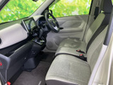 ドライバーの視界を妨げない、広々とした室内空間。操作性も高く、運転に集中できます。快適なカーライフをサポートします。