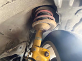 【ビルシュタイン製ダンパー】高速走行時の車両安定性を向上させてくれる人気の装備。街乗りの乗り心地も犠牲にせず、スポーティな走行をお楽しみいただけます♪