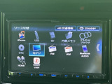 豊富なソースに対応し、お好みの音楽を自由に楽しめます。スマートフォンとの連携機能も搭載し、音楽配信サービスも利用可能です。