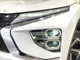【LEDヘッドライト】悪天候や夜間走行時も良好な視界を確保し安心して運転できる高輝度LEDヘッドライトを装備!点灯速度が早く、消費電力も抑えられています。