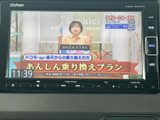 停車中には、地上デジタル放送をお楽しみいただけます。長距離移動の休憩時間に、番組をチェックするのに便利です。