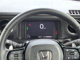 マルチインフォメーションディスプレイです。燃費や走行距離が分かり、半ドアなど車に異常がある際に警告してくれます。