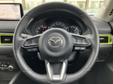 握りやすいステアリングは、運転操作を快適にします。操作性も高く、スムーズなドライビングを実現します。手になじむ、心地よい操作感です。