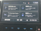 高精細な画面で、スムーズな操作が可能です。目的地設定や情報検索も直感的に行え、快適なドライブをサポートします。多彩な機能で、車内時間をより楽しく。