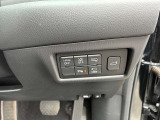 【パーキングセンサー】障害物などが車両に近づいた際に、音と画面表示にてお知らせしてくれます。警告音も段階的に鳴ってくれるので、どのくらいの近さなのか感覚的に察知することが出来ます♪
