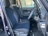 運転のしやすさや、乗り降りにも配慮した運転席