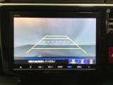 バックでの車庫入れも安心です! リアカメラが付いているバックモニター付のナビを装備しております。操作線もついており距離感も画面から確認できます。