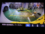 バックカメラの画像です。ガイドラインがスムースな車庫入れをサポートいたします。車庫入れの安心感がアップしますね。