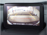 【バックカメラ】駐車が苦手な方でも安心してお乗りいただけます。リバース連動で画面が切り替わるのでとっても便利です。今や後方確認の必須アイテムですよね。