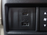 USBつなげられます♪充電などお役にたちますよ!!