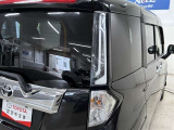 視界の良さに加えて、すぐれた小回り性能を実現しました。街中での狭い道や曲がり角もラクに運転できます。