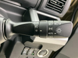 操作感の良いウインカーレバーで、安全な車線変更をサポート。スムーズな操作で、運転の信頼性を高めます。日常の運転をより快適に。