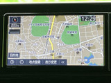 見やすい地図表示で、目的地までスムーズに案内。運転に集中できるサポート機能が充実しています。