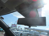 スマートルームミラー★車両後方のカメラ映像をミラー面に移して、いつでもクリアな後方視界を確保します♪