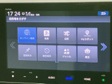 高機能なナビゲーションシステムが搭載されています。スムーズな目的地設定で、快適なドライブをサポートします。様々な情報も表示できます。