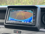 バック時の安全性を高めるバックモニターを搭載。狭い道や駐車場でも、後方確認がしやすくなり、スムーズな駐車をサポートします。ガイドライン表示で、距離感も把握しやすいです。