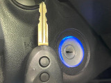 【キーレス】少し離れた場所からでもボタン一つでドアの開錠・施錠ができるのでとっても便利!ドアの鍵穴周りに傷をつけることもありません♪