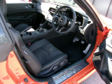 まずは、お座り下さい。運転している感覚がつかめると思います^^