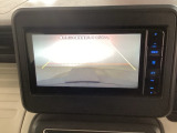 【バックカメラ】運転が苦手な方も車庫入れラクラクです!ギアをリバースに入れれば自動的に切り換わりますので、面倒な操作は不要です♪狭い駐車場もお車を傷つけず安心ですね!