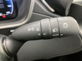 操作しやすい位置に配置されたウインカーレバーで、安全確認をスムーズに行えます。直感的な操作性で、運転に集中できます。日常の運転をサポート。