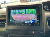 【バックカメラ】駐車時に後方がリアルタイム映像で確認できます。大型商業施設や立体駐車場での駐車時や、夜間のバック時に大活躍!運転スキルに関わらず、今や必須となった装備のひとつです!