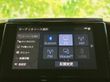 多彩なソースに対応し、車内でのエンターテイメントを充実。お好みの音楽やラジオを快適に楽しめます。