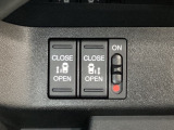 リアドアは乗り降りに便利な両側電動スライドドアです。また運転席に座っていながらスイッチ操作で自在にスライドドアを開け閉めできます。