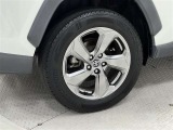 タイヤサイズは225/60R18!純正アルミホイール!残り溝は6ミリ程度です!
