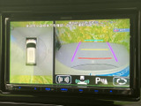 後方の状況を画面で確認できるので、狭い道での運転や駐車が格段に楽になります。安全な運転をサポートする頼もしい機能です。