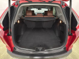 リアシートの背もたれを倒してさらに広々としたトランクスペースになります。段差も少なく荷物の出し入れもしやすくなっています。