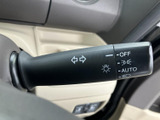 操作しやすい位置に配置されたウインカーレバー。直感的な操作で、安全な車線変更をサポートします。オートリターン機能も便利です。