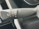 雨天時でもクリアな視界を確保。運転状況に合わせて、ワイパーの作動を調整できます。快適なドライブをサポートします。