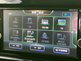 CDやUSB、Bluetoothなど、様々なメディアに対応。お好みの音楽を車内で楽しめます。長距離ドライブも快適に過ごせるでしょう。