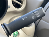 操作しやすい位置に配置されたウインカーレバー。スムーズな操作で、安全な車線変更をサポートします。