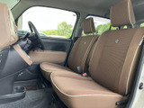 シンプルで使いやすい操作系が、運転をサポートします。シートの質感も良く、長時間の運転でも快適に過ごせます。日常使いに最適な一台です。