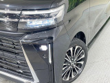 【LEDヘッドライト】悪天候や夜間走行時も良好な視界を確保し安心して運転できる高輝度LEDヘッドライトを装備!点灯速度が早く、消費電力も抑えられています。
