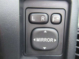 駐車時や狭い道でのすれ違い時に気を使うミラー。電動格納式ドアミラーはそんな時に便利です。