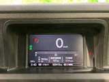視認性の高いメーターデザインで、運転に必要な情報を一目で確認できます。わかりやすい表示で、運転をより快適に。