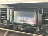 快適な操作感で、ドライブをサポートします。CDやラジオに加え、様々なメディアに対応し、車内時間をより楽しく演出します。