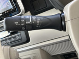 雨天時でもクリアな視界を確保できるワイパー操作は、安全運転に欠かせません。直感的な操作で、快適なドライビングをサポートします。