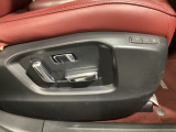 運転席にはパワーシートを装備!シート位置を記憶するメモリー機能付きなのでご夫婦で2名分セットすると便利です♪