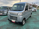当店は高柳交差点の角にあります。大きなダイハツの赤い看板が目印です。