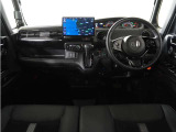 ◆インテリアパネル◆視界広々で非常に運転しやすくロングドライブでも疲れを感じさせないすっきりとまとまったインパネ周りです。