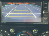 バックモニター付きで、狭い場所での駐車や後退時も安心です。安全確認をサポートし、運転の苦手な方にもおすすめです。視認性の高い画面が特徴です。