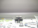 運転席上部に収納があるのが嬉しいですね♪