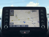 鮮明な地図表示で、目的地への道順をスムーズに検索。渋滞情報もリアルタイムで確認でき、最適なルートを選択できます。長距離ドライブも安心です。