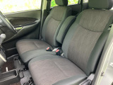 シンプルで操作しやすいドライバーシート。視界も広く、運転に集中できます。シートの形状も体にフィットし、快適なドライブをサポートします。